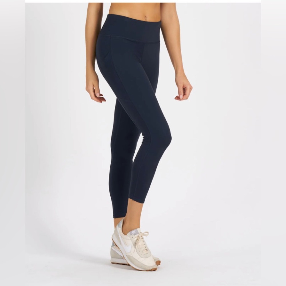 Vuori Women's Size Medium Stride Legging Ink Navy 7/8 Leggings
